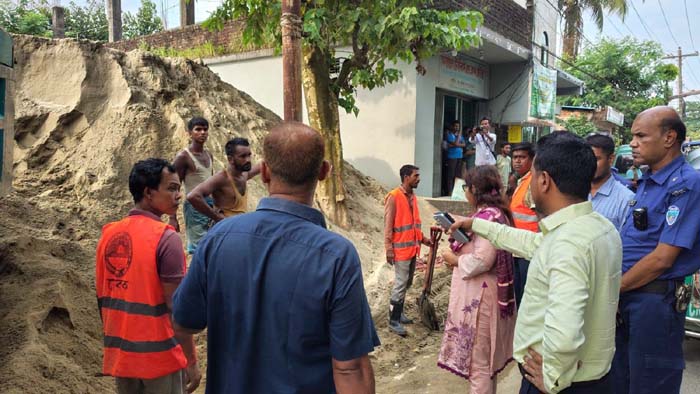 বোয়ালখালীতে অবৈধ বালু উত্তোলন, উপজেলা প্রশাসনের অভিযান