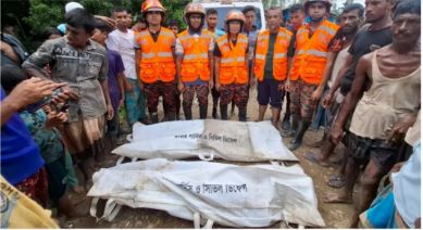 মিরসারইয়ে ঝরনায় সেলফি তুলতে গিয়ে দুর্ঘটনায় দুই বন্ধুর মৃত্যু